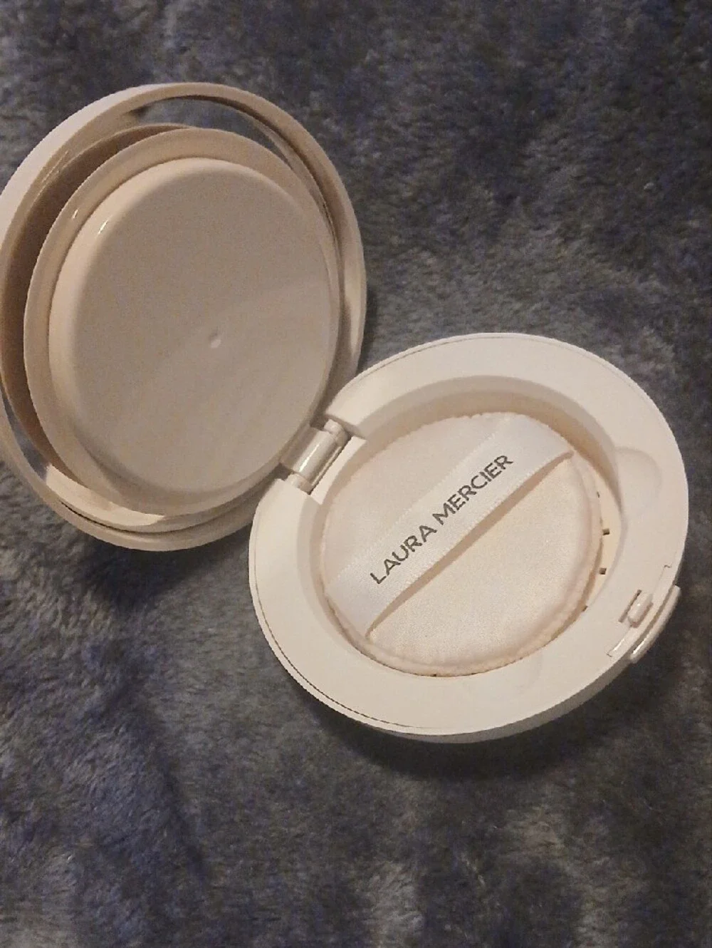 laura mercier Round Compact Setting Powder - Cream Case